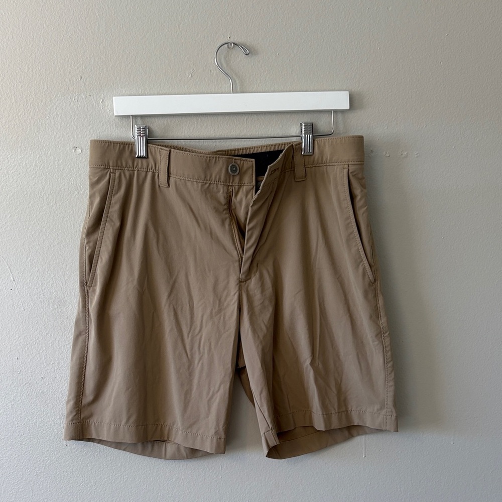 Southern Tide Men's Khaki Flat Front Shorts